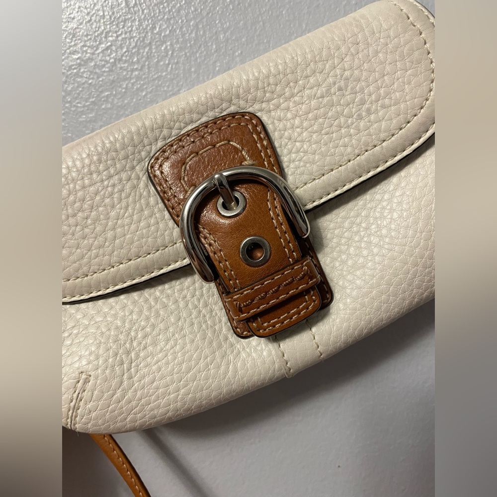 Coach Cream and Brown Leather Wristlet - Picture 2 of 9